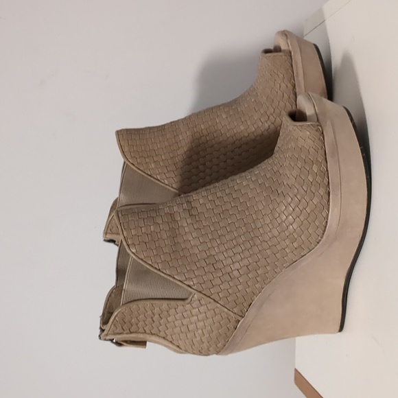 UGG Leather Wedge Sandals - Picture 1 of 8